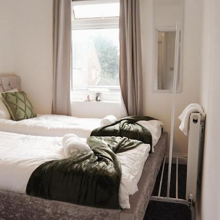 Home In Speke- 8 Mins Walk To Airport Εξωτερικό φωτογραφία