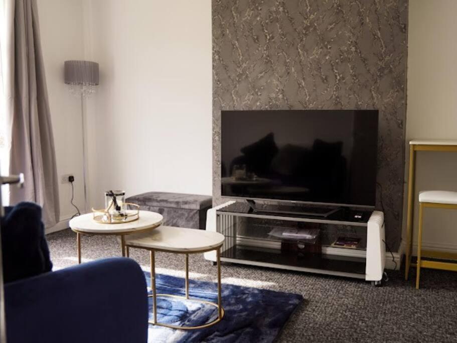 Home In Speke- 8 Mins Walk To Airport Εξωτερικό φωτογραφία