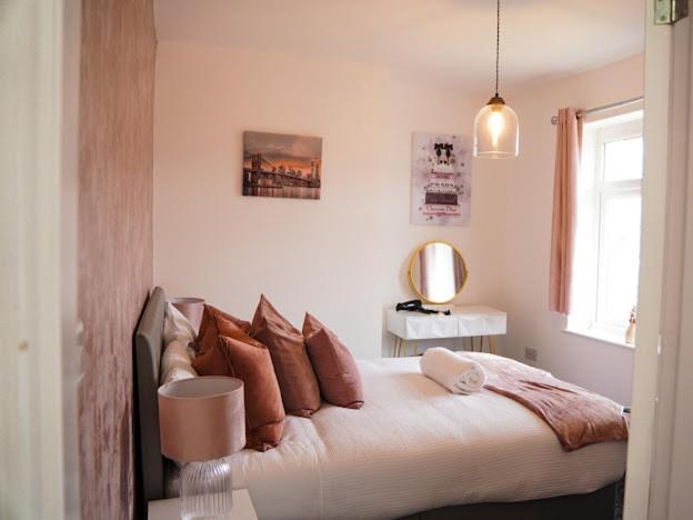 Home In Speke- 8 Mins Walk To Airport Εξωτερικό φωτογραφία