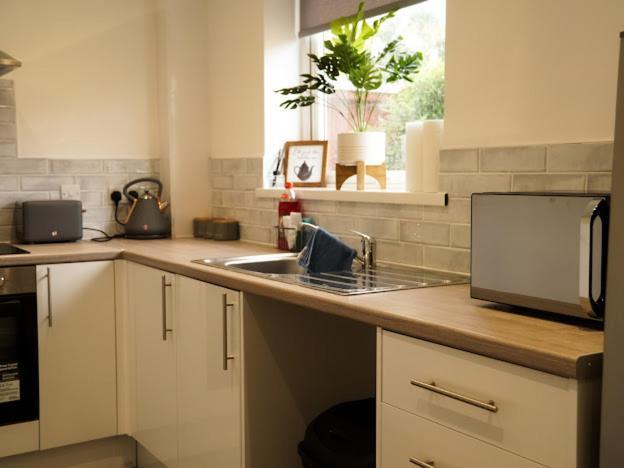 Home In Speke- 8 Mins Walk To Airport Εξωτερικό φωτογραφία